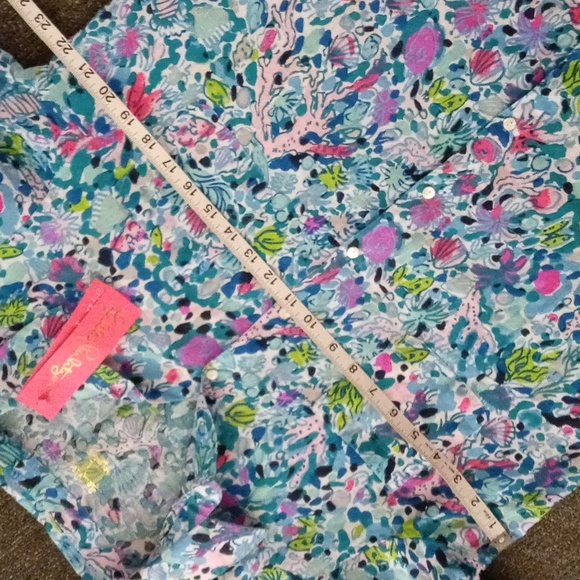 🆕 🌊HTF Lilly Pulitzer🌊 - Sea View Button Down - Picture 15 of 16